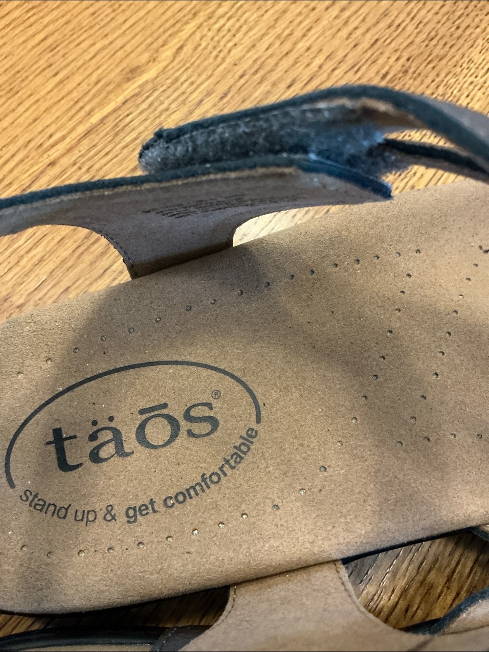 Woman’s Taos pewter strap sandal. Size 8. Velcro straps. Barely worn! Cute! - Picture 5 of 8